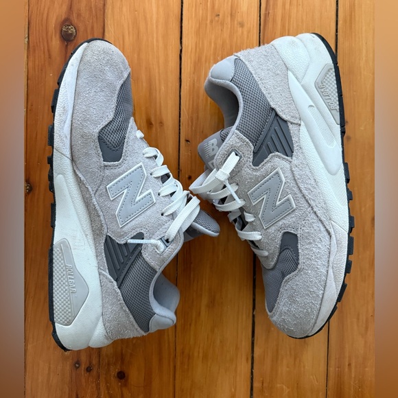NEW BALANCE CLASSICS MODEL 580 GREY WHITE Men’ 9 CASUAL MEDIUM SHOES NEW US MEN - Picture 1 of 6